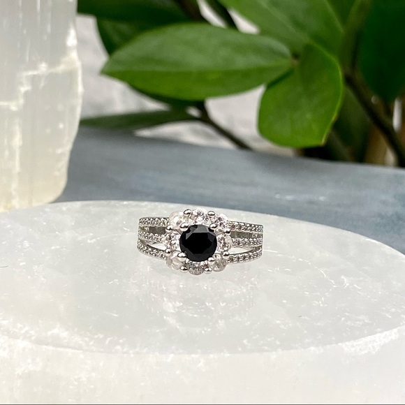 Vintage Flower Black Glass Rhinestone Flower Ring Wedding Ring Alt - Picture 5 of 12